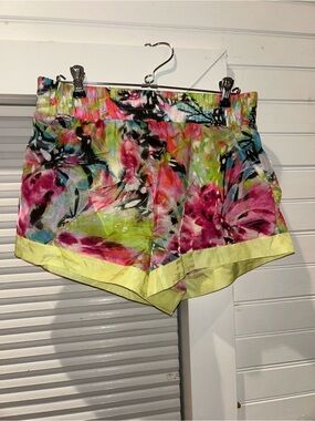 Vibrant and Colorful Juicy Couture Watercolor Floral Shorts | Size M